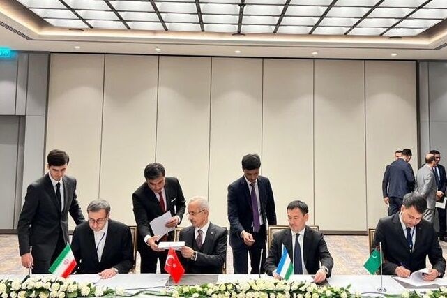 امضای برنامه عملیاتی راهگذر حمل و نقلی چین به اروپا از مسیر ایران در اجلاس اکو 